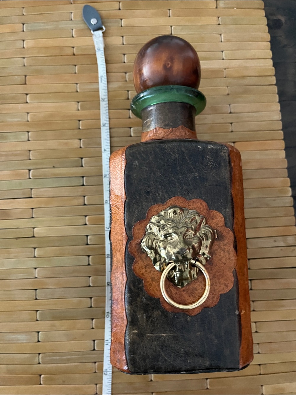 Vintage Leather-Wrapped Decorative Bottle with Lion Head Ring - Made in Italy - Picture 6 of 10